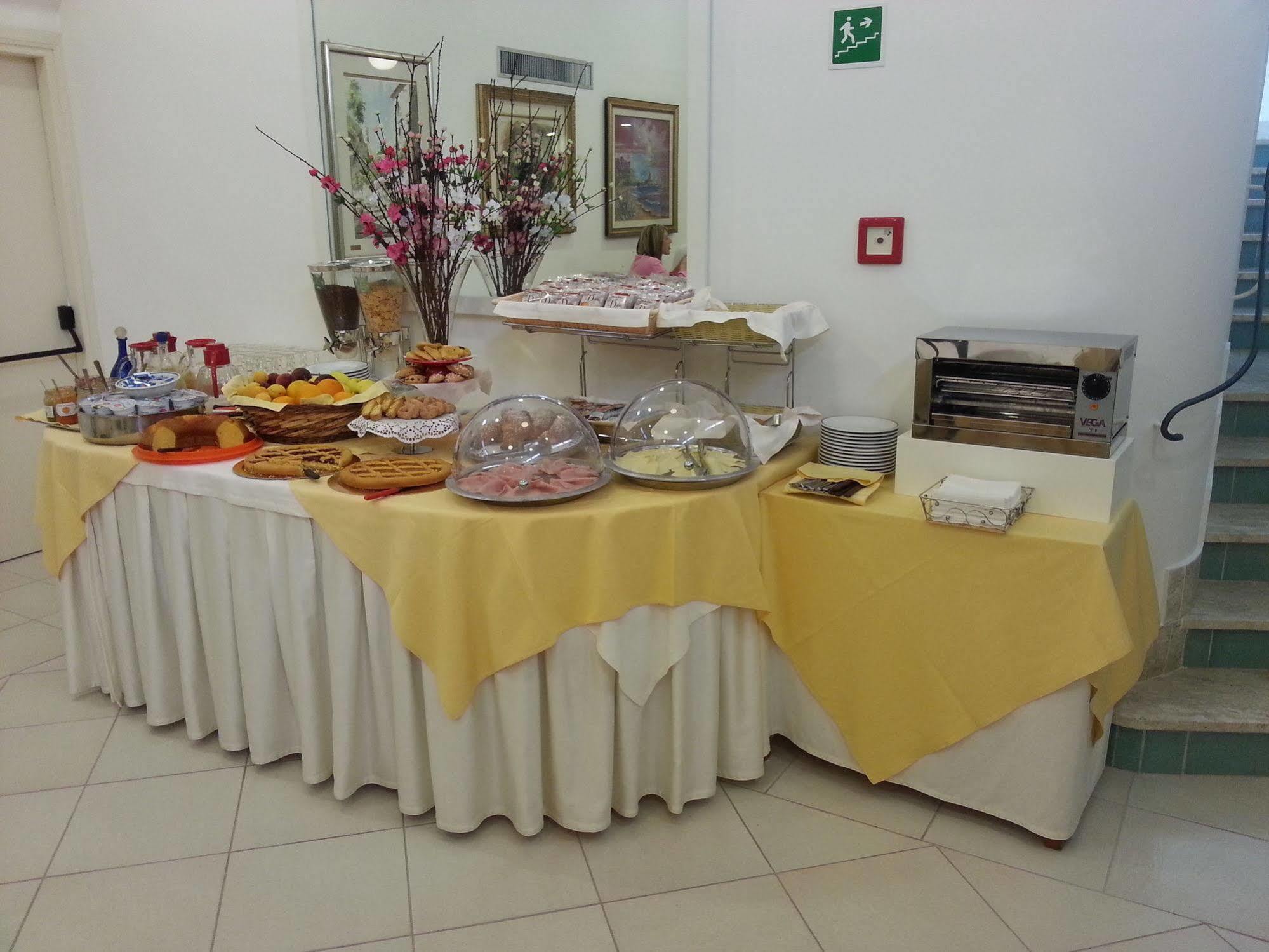 Hotel Mayor Sperlonga Buitenkant foto